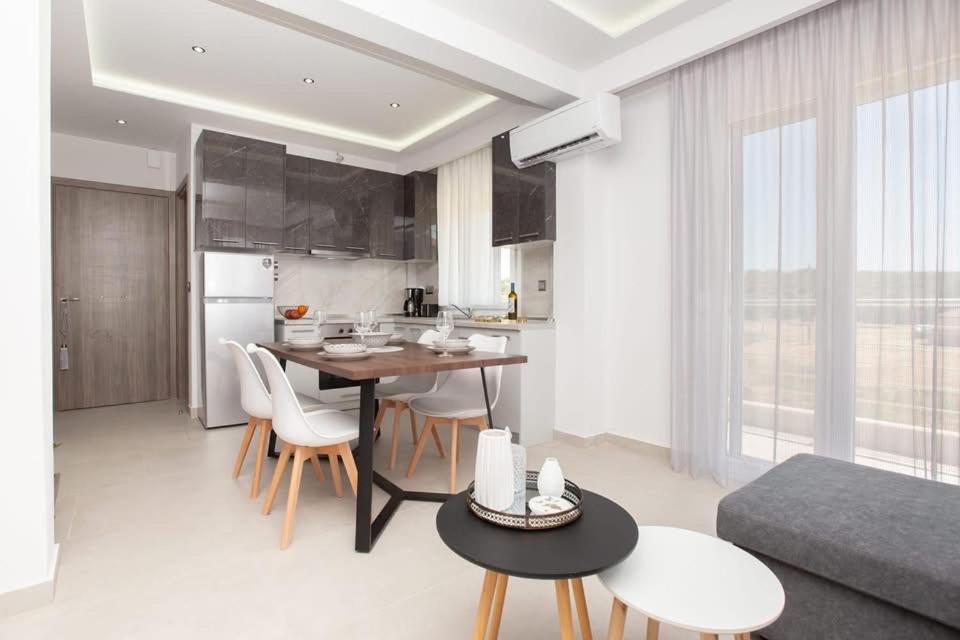 Marane Luxury Suites Nea Moudania Eksteriør billede